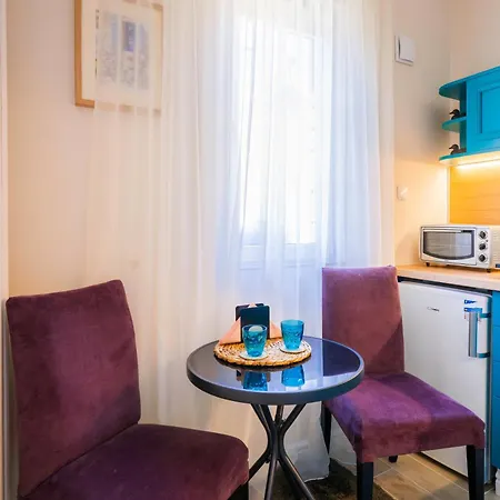 Bright Bohemian Studio With Prime Location Apartment *