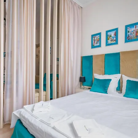 Bright Bohemian Studio With Prime Location *
